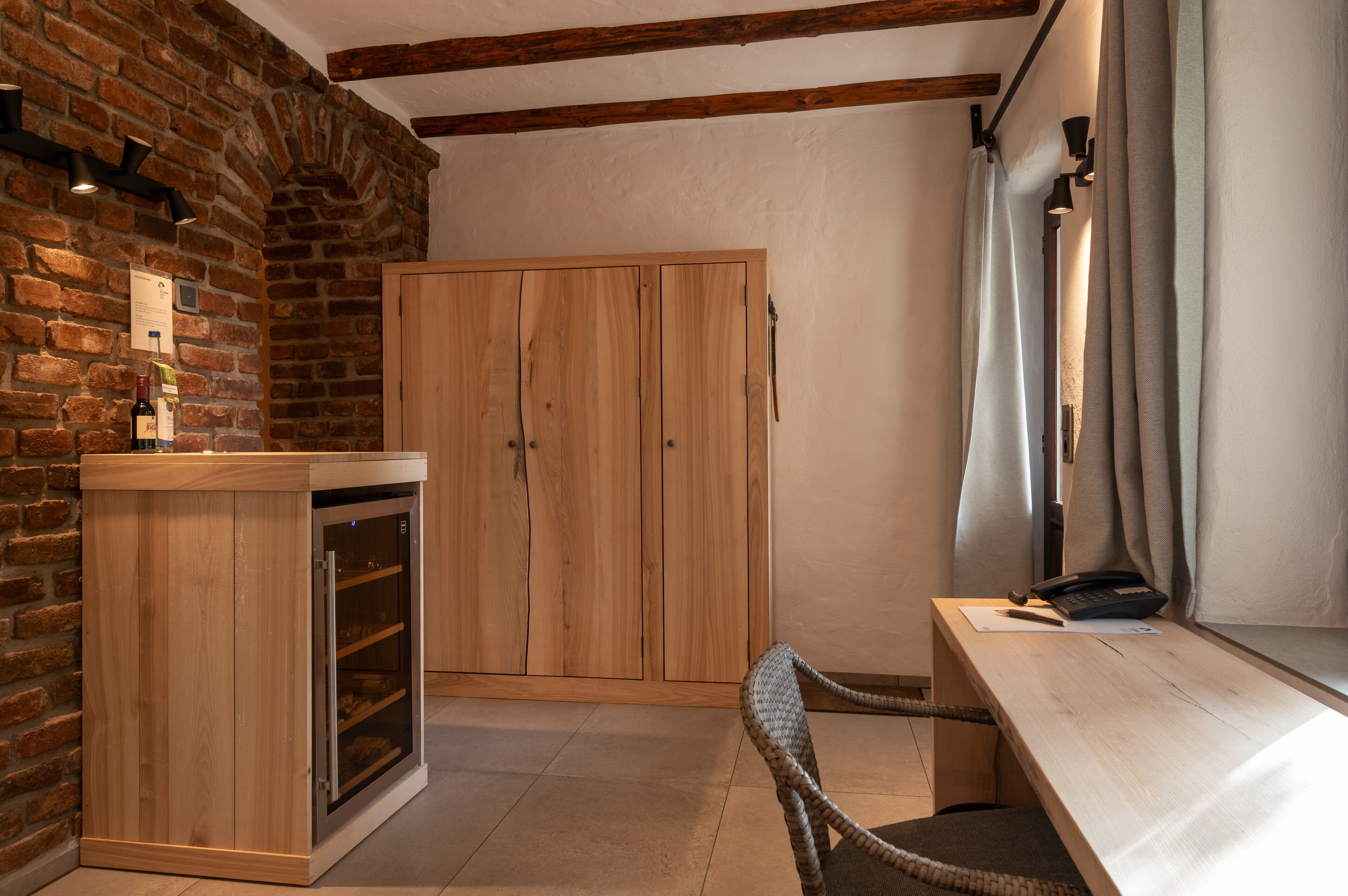 wohn-stube | living area | 32-inch flat-screen tv with premium tv channels, tv