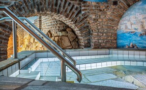 Indoor pool, seasonal outdoor pool, pool loungers