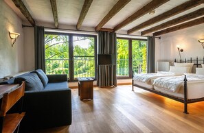 Yellow Wellness Suite | Premium bedding, minibar, in-room safe, individually decorated