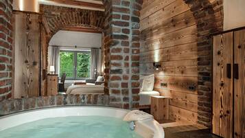 Gutshof-Room with Bathing Pleasure | Premium bedding, minibar, in-room safe, individually decorated