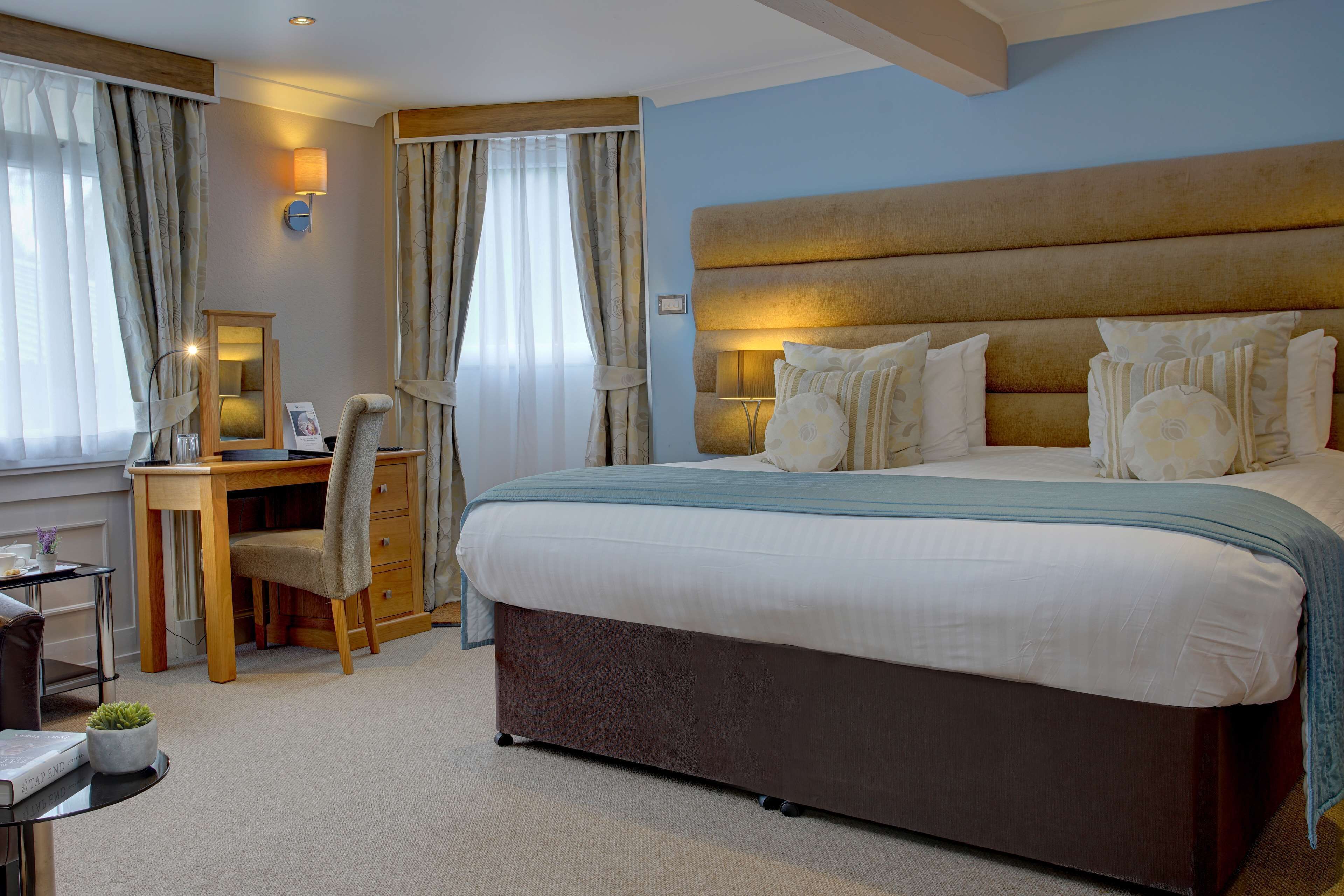 standard room, 1 double bed, non smoking (lodge) | in-room safe, individually decorated, individually furnished, desk
