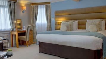 Standard Room, 1 Double Bed, Non Smoking (Lodge) | In-room safe, individually decorated, individually furnished, desk