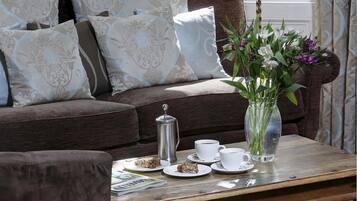 Breakfast, lunch, dinner served; local cuisine