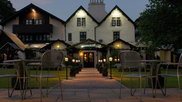 Estacionamento sem manobrista (sujeito a cobrança): GBP 8 por dia