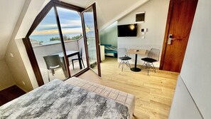 Annex Building Penthouse Sea View Double Balcony | Sábanas de algodón egipcio, ropa de cama de alta calidad y minibar 