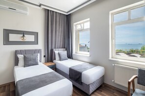 Suite familiar, vistes al mar | Llençols de cotó egipci, roba de llit d'alta qualitat i minibar 