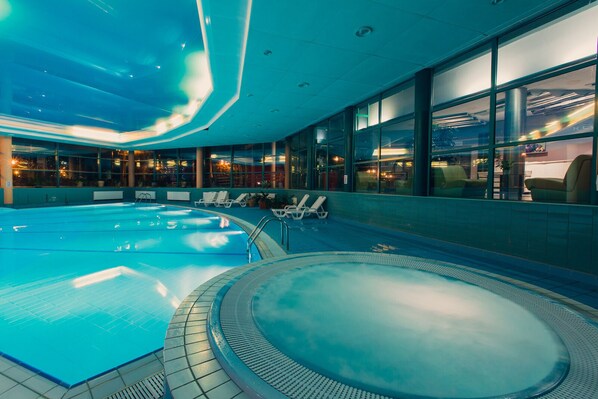 Piscina interna, piscina externa