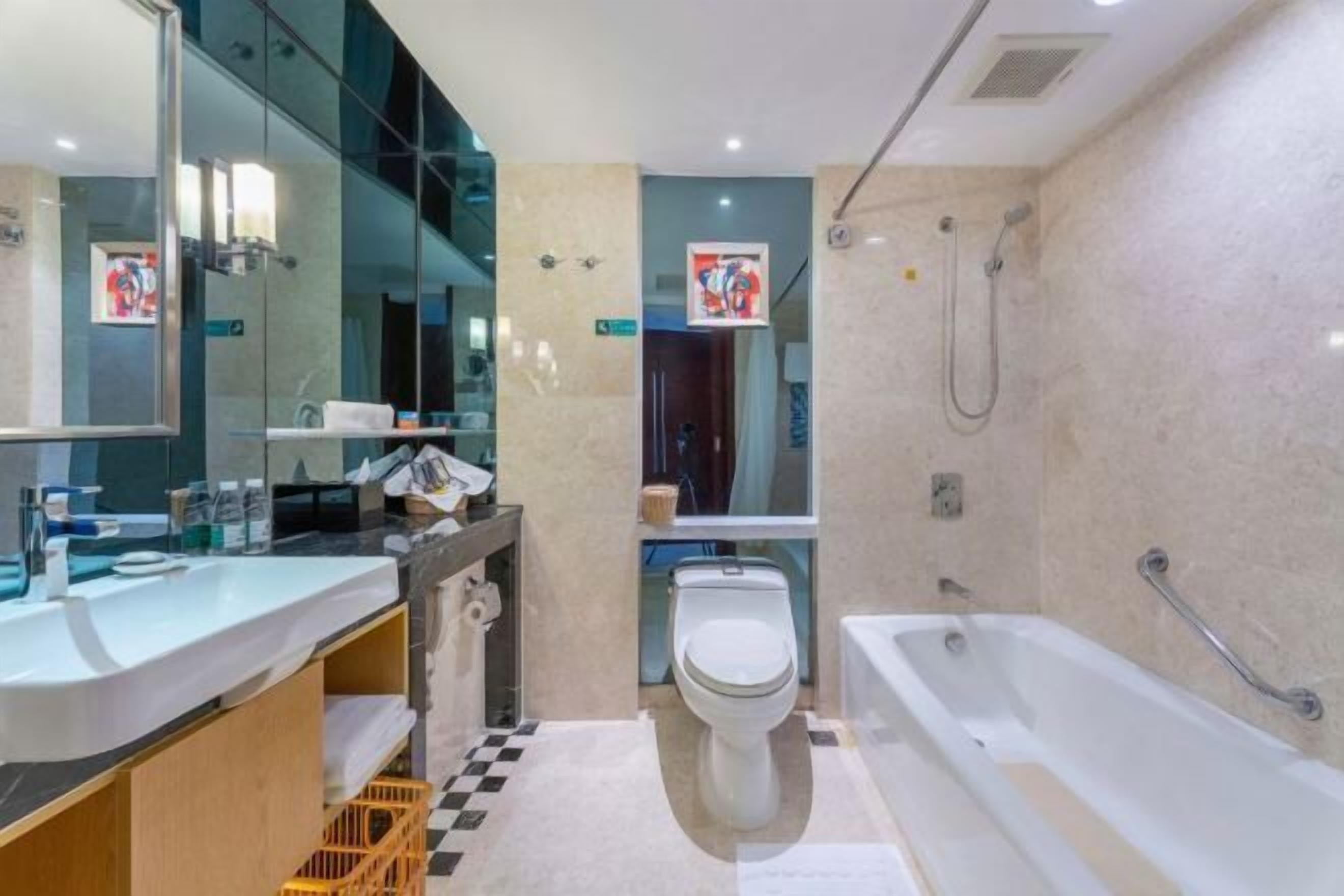 Bathroom | Combined shower/tub, free toiletries, hair dryer, slippers