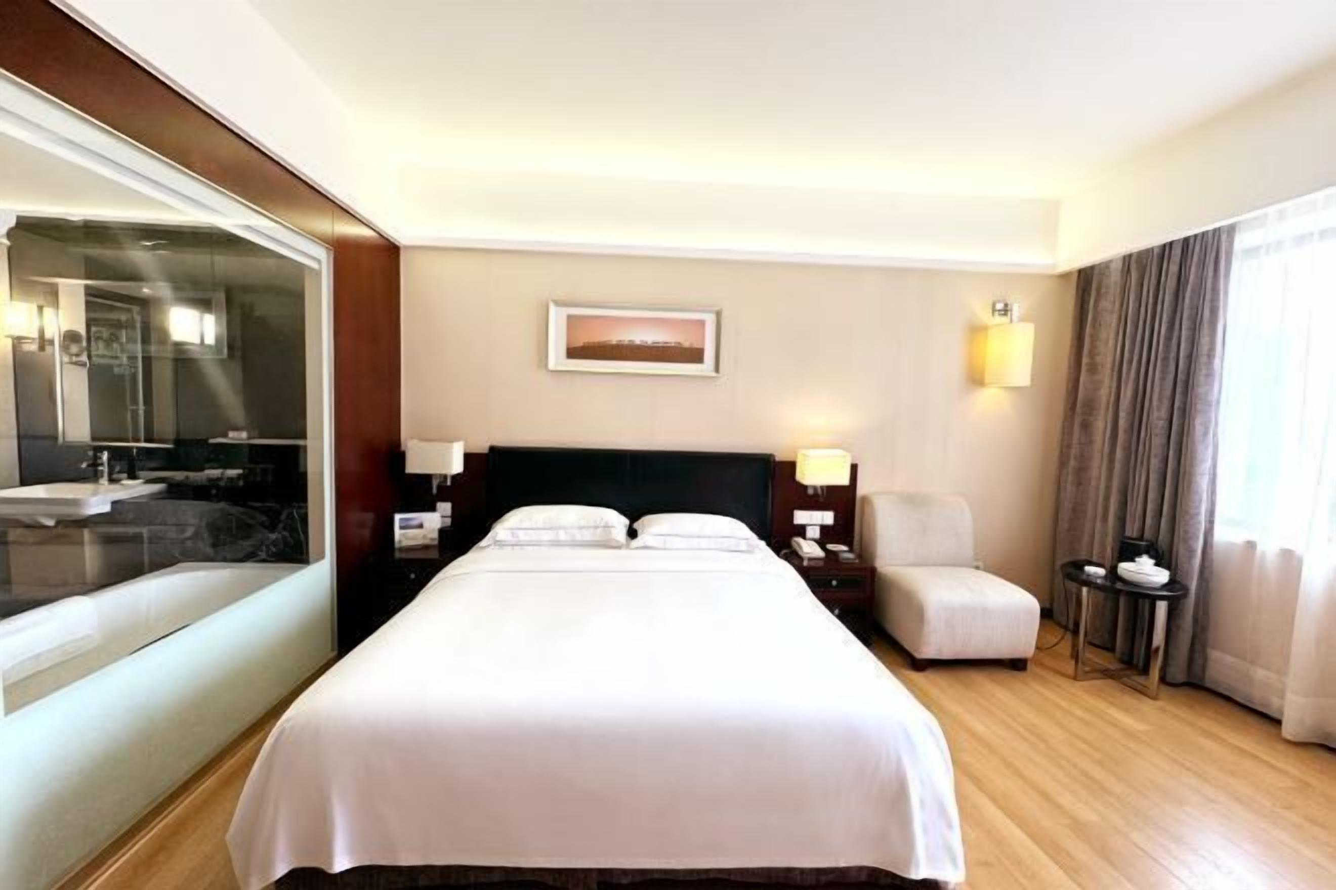 Couette en duvet d'oie, coffres-forts dans les chambres, bureau
