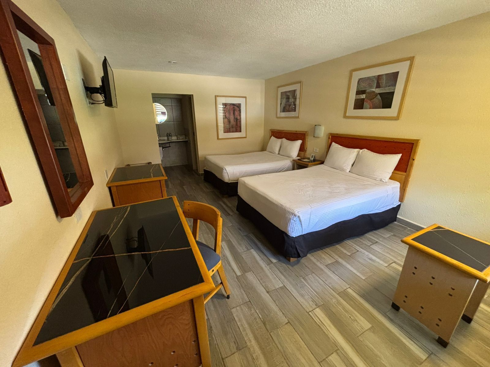 책상, 무료 WiFi, 침대 시트