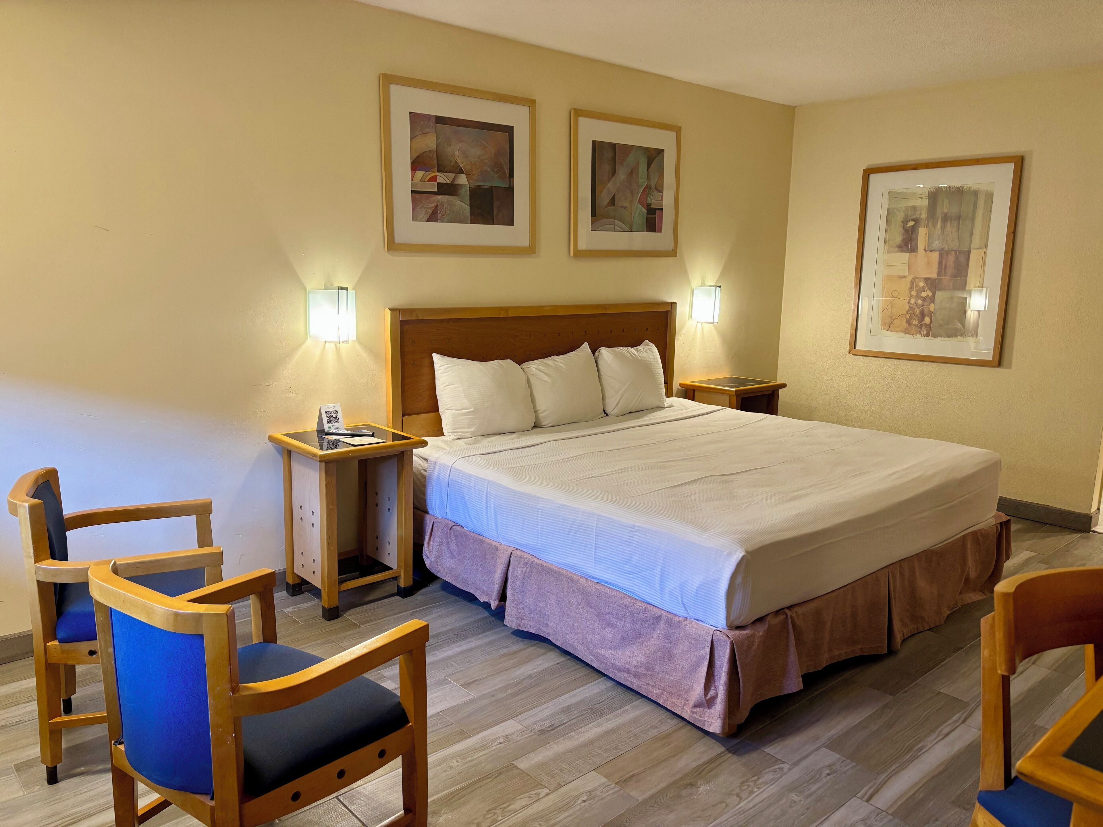 책상, 무료 WiFi, 침대 시트