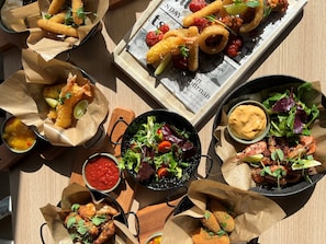 Breakfast, dinner served; local cuisine, ocean views