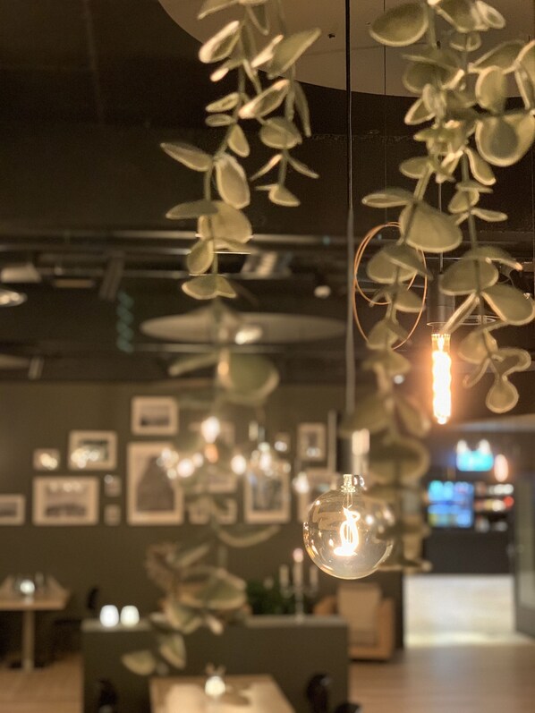 供应早餐和晚餐，地方菜，海景