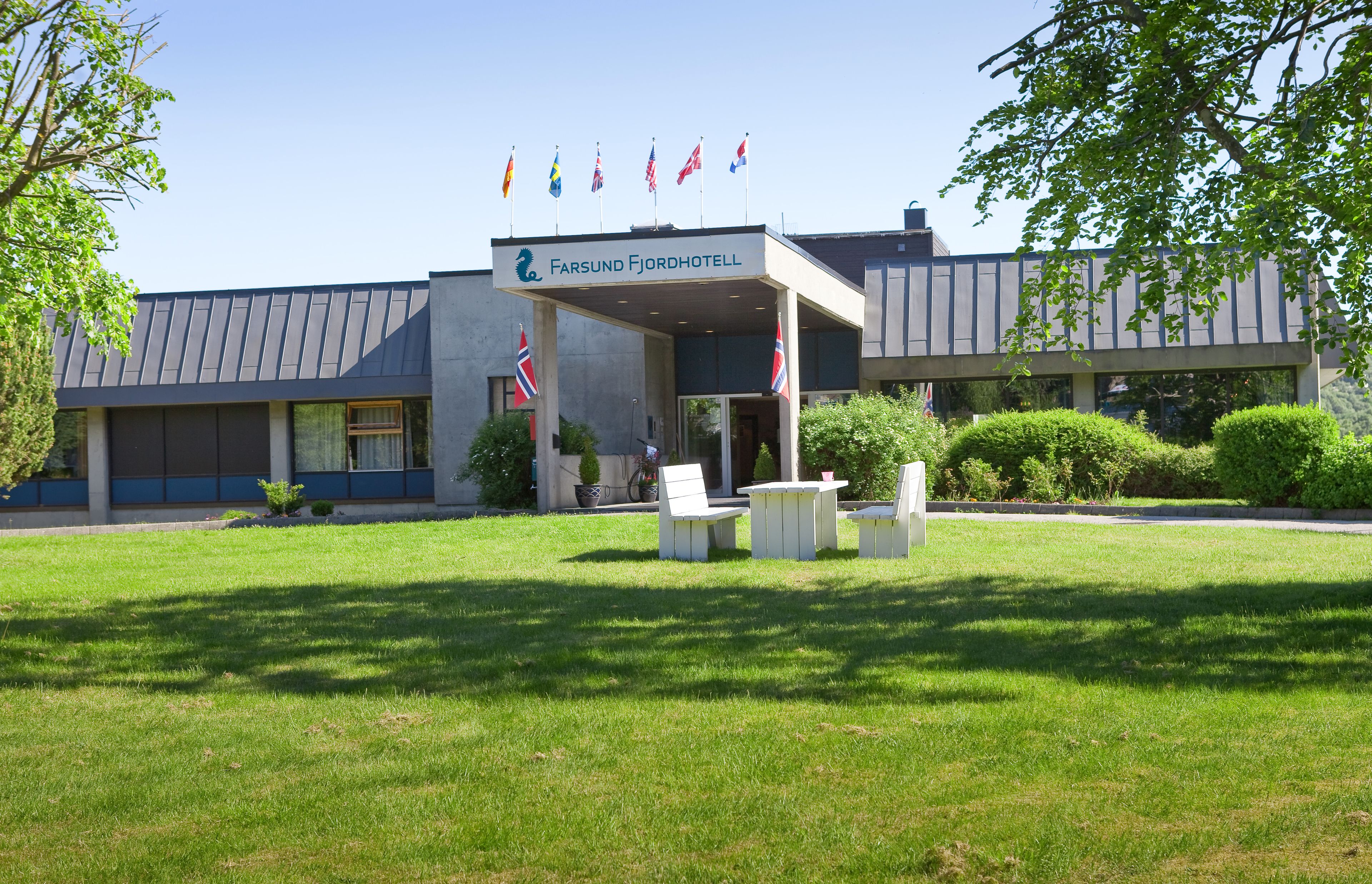 Vista frontal de la propiedad