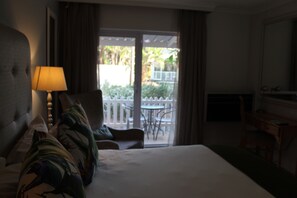 Deluxe-Doppelzimmer, Nichtraucher, Gartenblick | Hochwertige Bettwaren, Tempur-Pedic-Betten, Zimmersafe, Schreibtisch