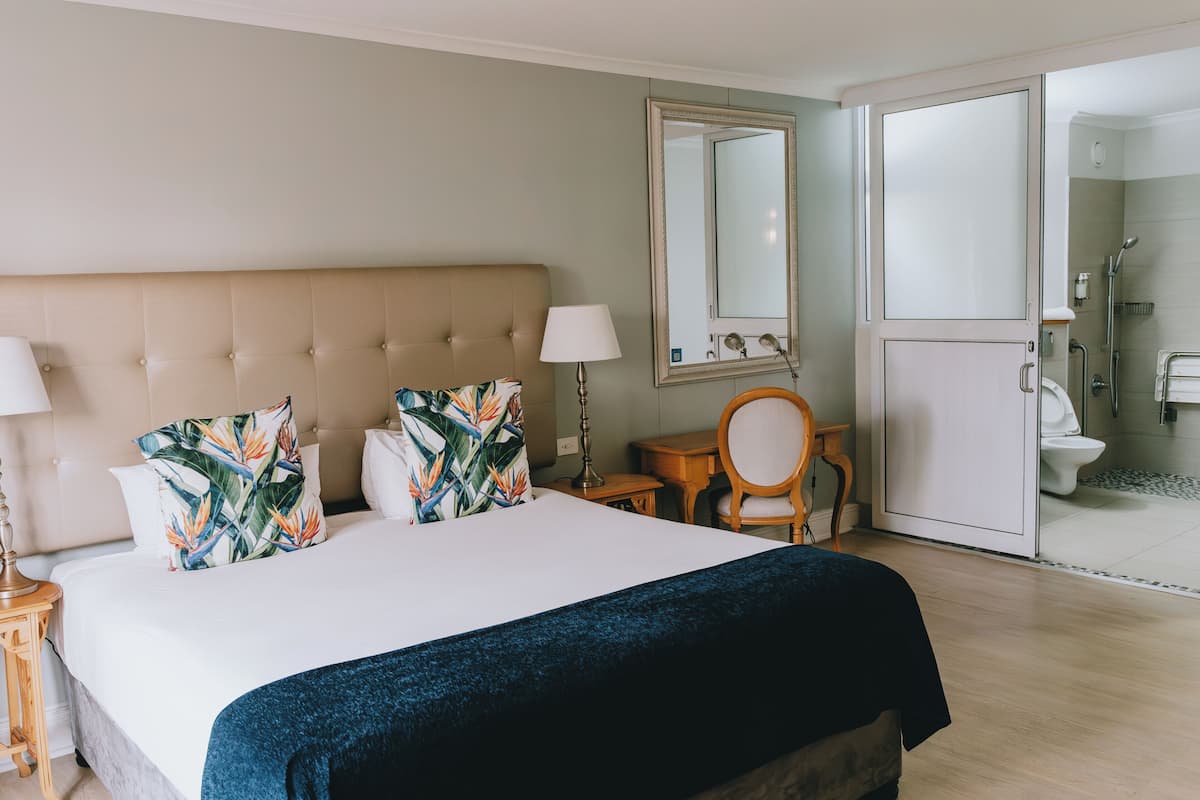 Deluxe Double Room Single Use, Non Smoking, River View | Bathroom