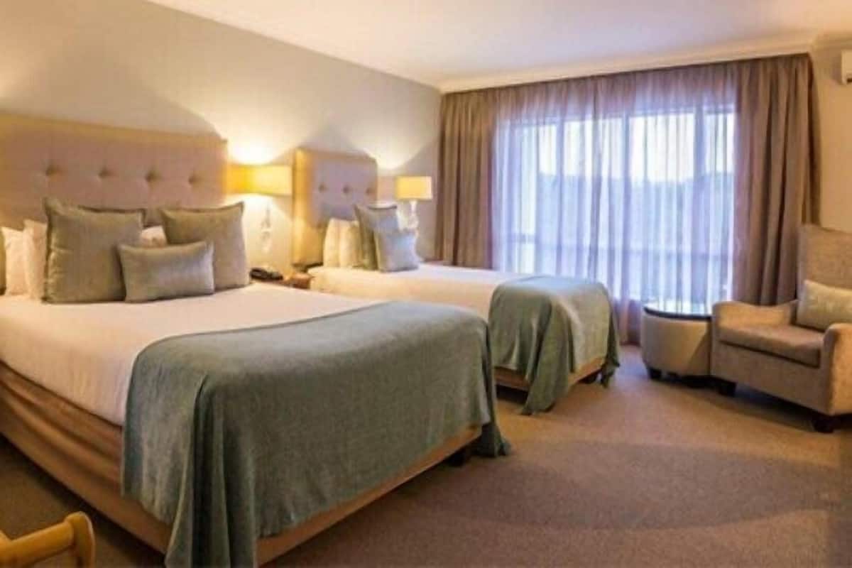 Premium bedding, Tempur-Pedic beds, in-room safe, desk