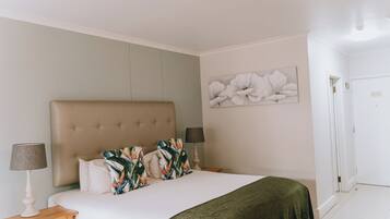Deluxe Double Room, Non Smoking, Garden View | Premium bedding, Tempur-Pedic beds, in-room safe, desk