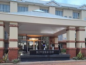 Property entrance - The Riverside Hotel (Durban North)