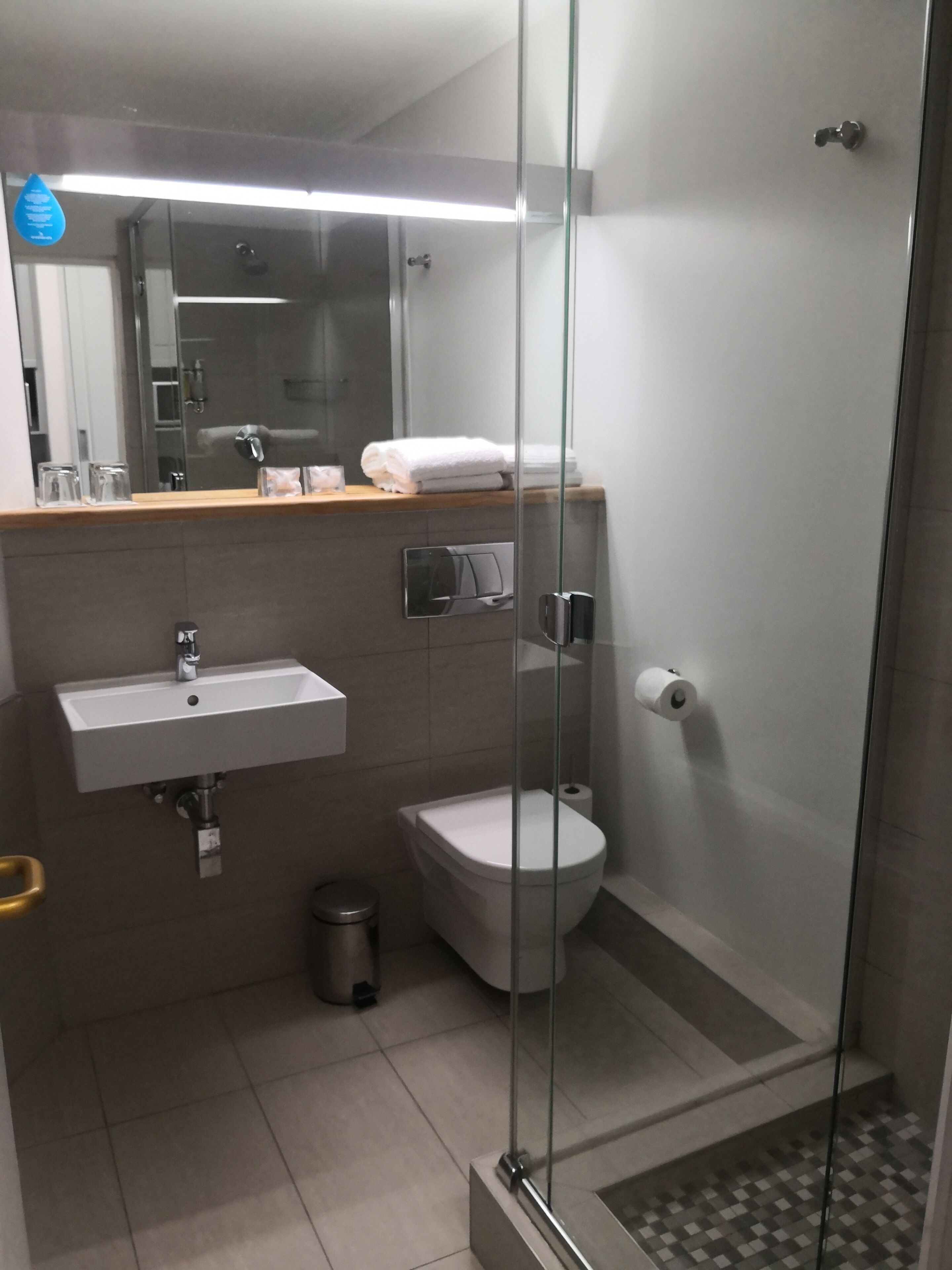 Photo - The Riverside Hotel