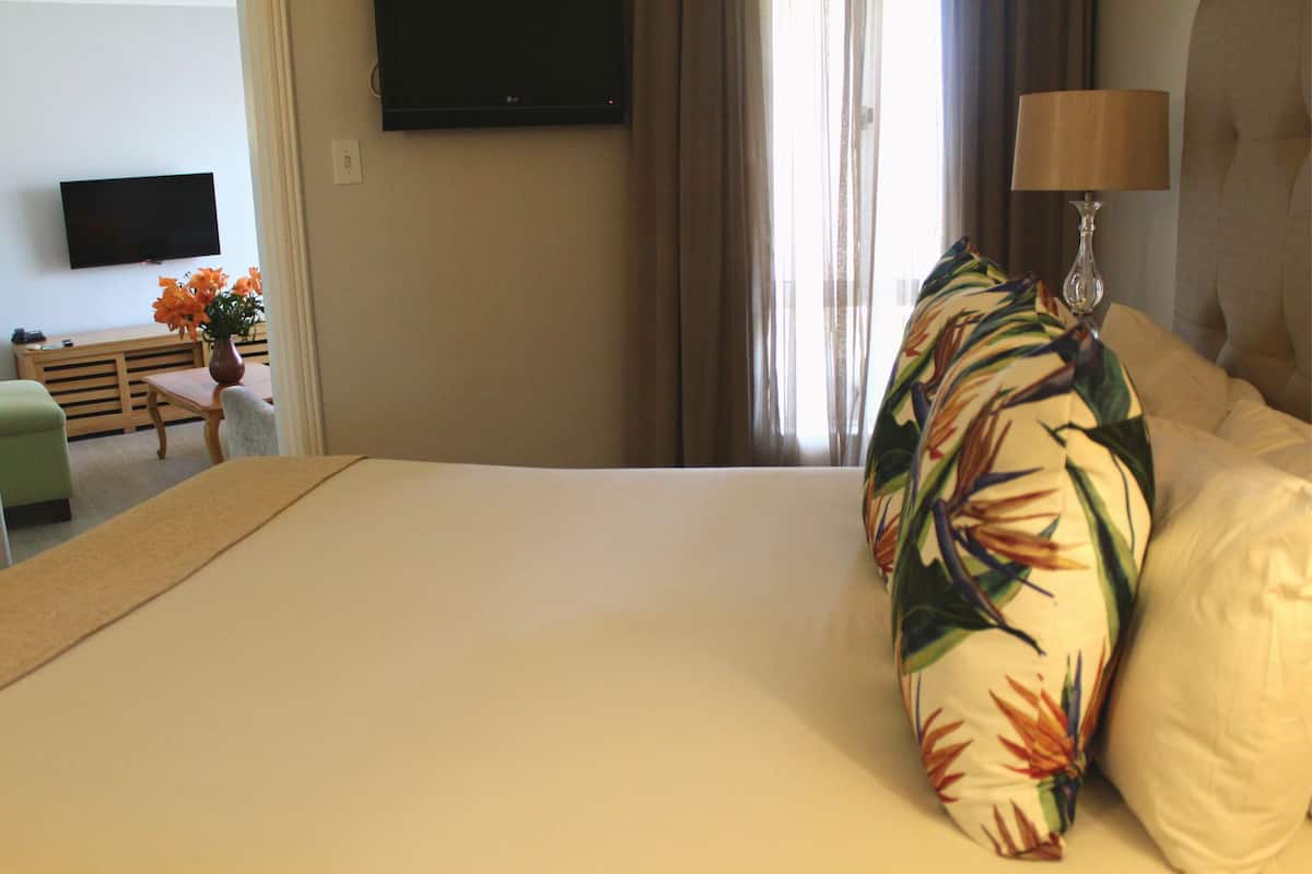 Premium bedding, Tempur-Pedic beds, in-room safe, desk
