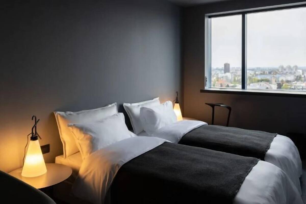 Ropa de cama hipoalergénica y minibar