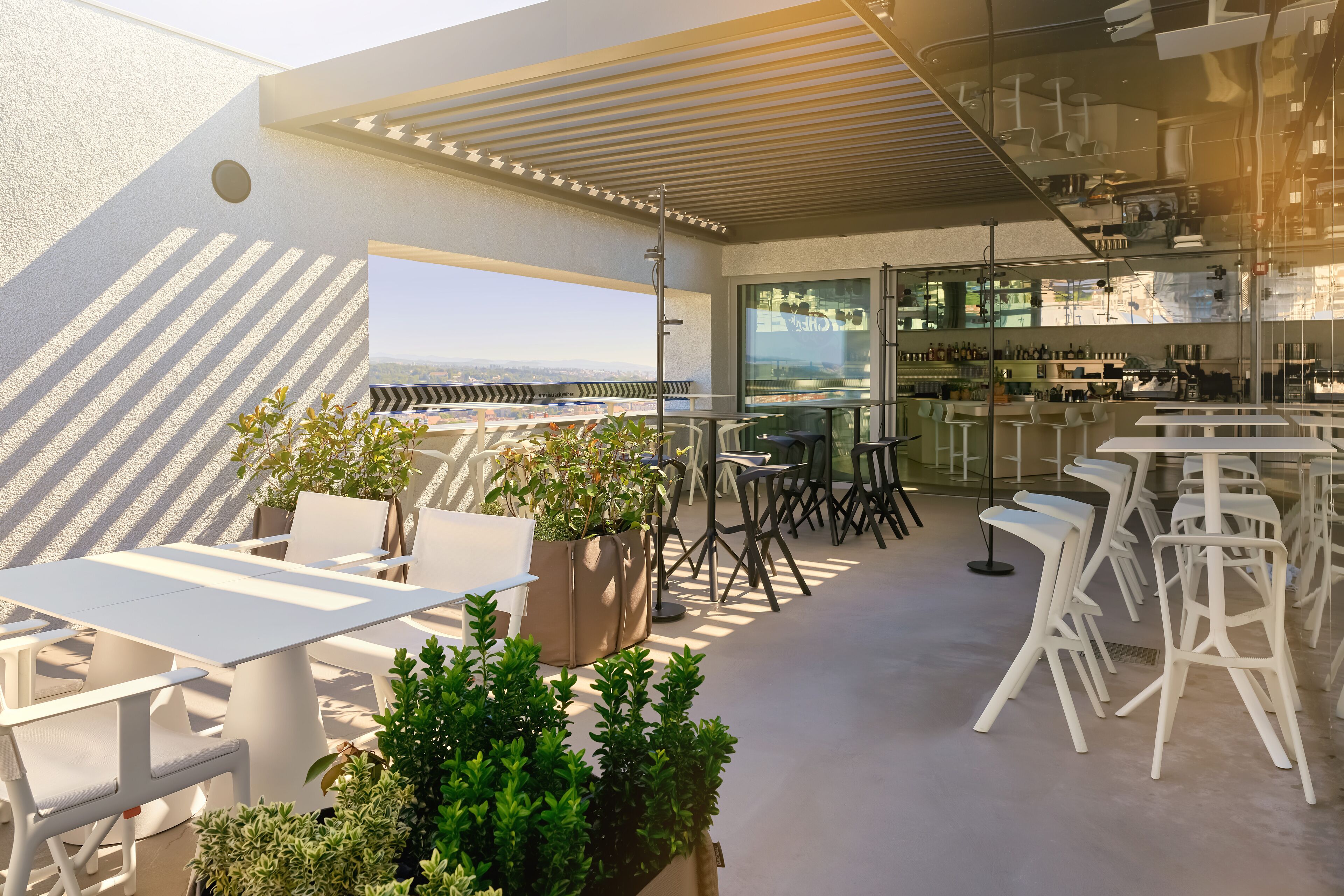 Poolside bar