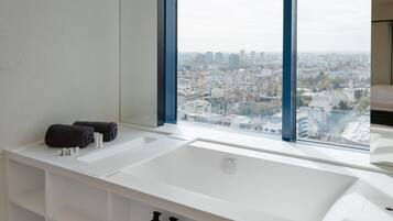 Zonar Spacebath Room | Vistas a la ciudad