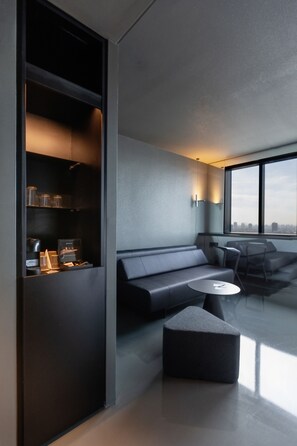 Zonar Reflections Suite | Living area | LCD TV, pay movies