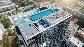 Sæsonbestemt udendørs pool