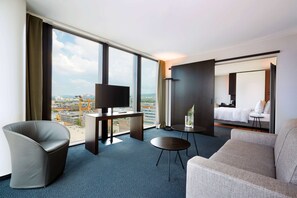 Premium bedding, free minibar, desk, laptop workspace