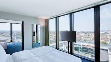 Ropa de cama de alta calidad y minibar con artĂculos gratuitos