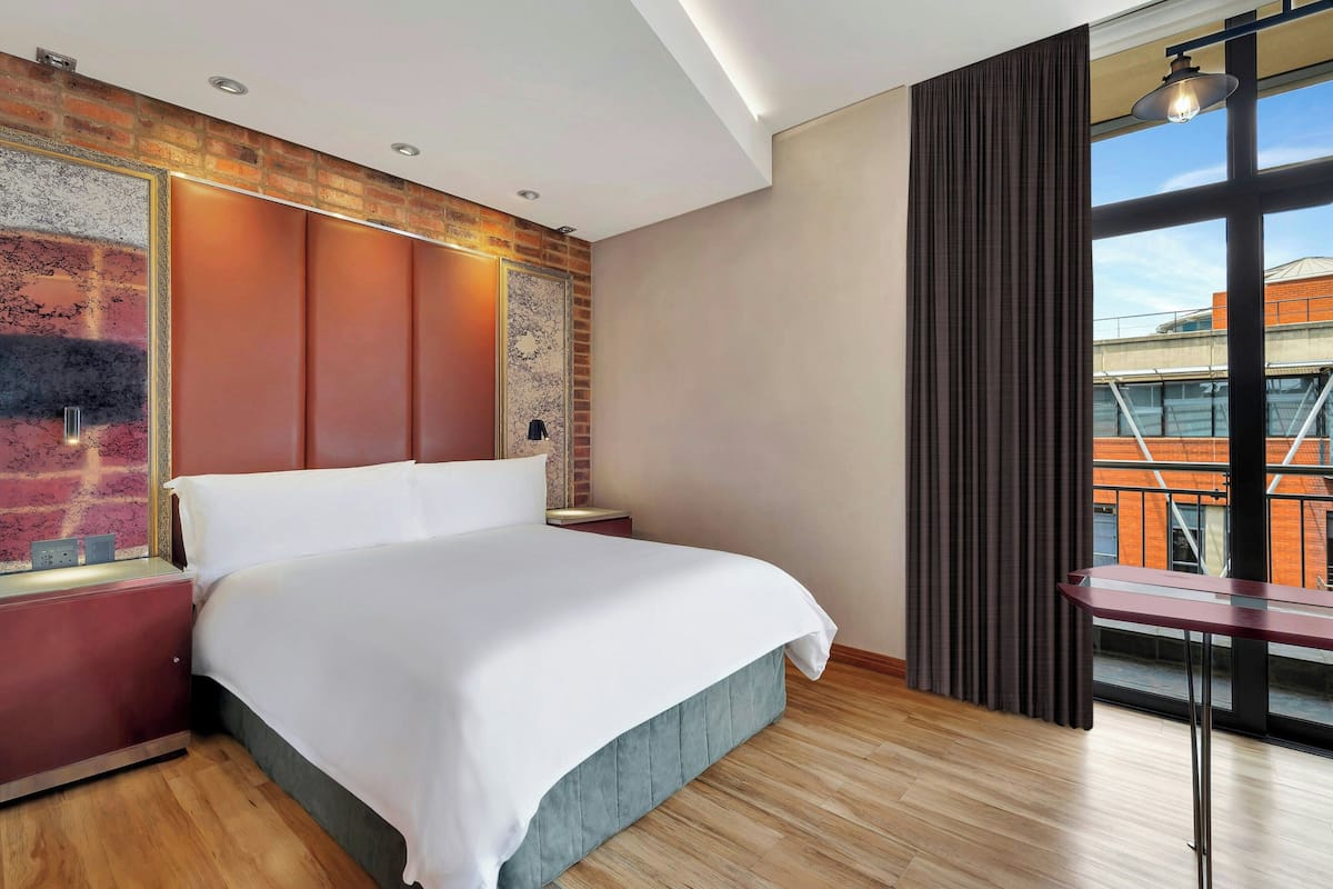 Room, 1 Queen Bed | 1 bedroom, Egyptian cotton sheets, premium bedding, down duvets