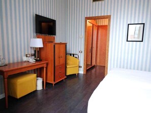 Minibar, in-room safe, alarm clocks