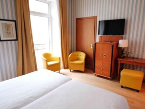 Minibar, in-room safe, alarm clocks