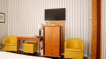 Minibar, Zimmersafe, Wecker