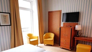 Minibar, una cassaforte in camera, orologio con sveglia