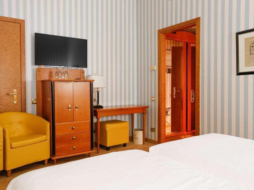 Minibar, coffres-forts dans les chambres, réveils