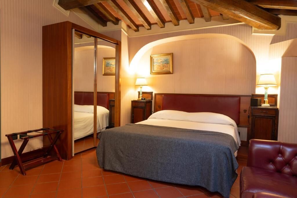 Dobbeltrom – honeymoon | Minibar, safe på rommet, skrivebord og blendingsgardiner