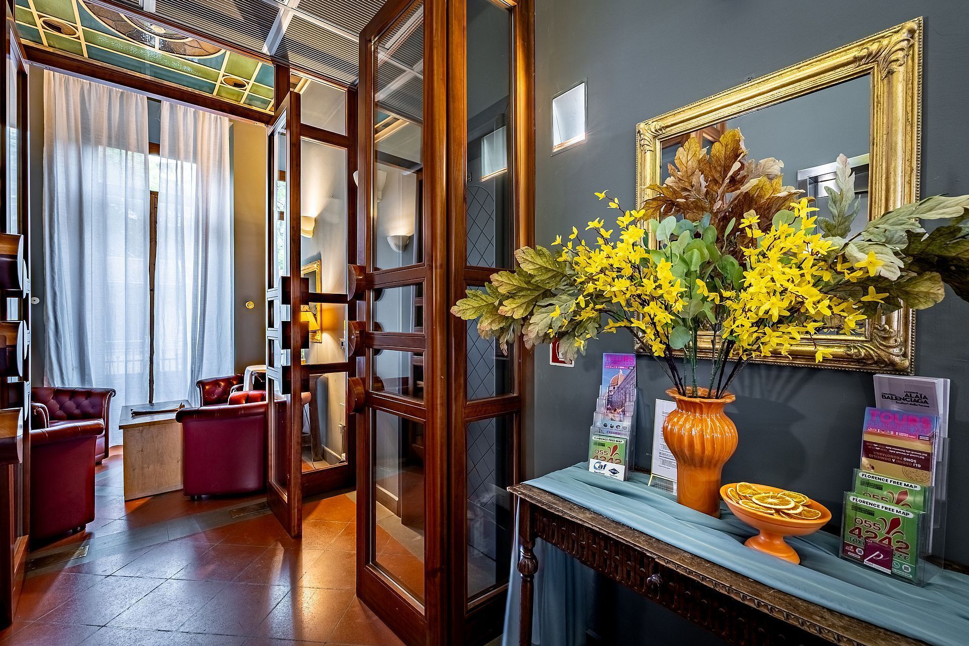 Quầy tiếp tân
