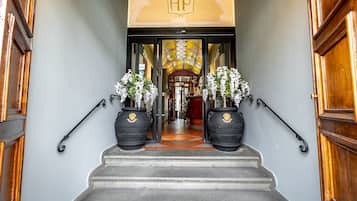 Mặt tiền nơi lưu trú