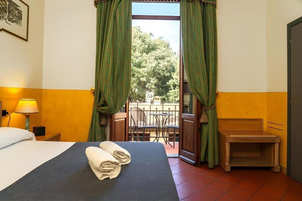 Studiosuite – deluxe | Minibar, safe på rommet, skrivebord og blendingsgardiner