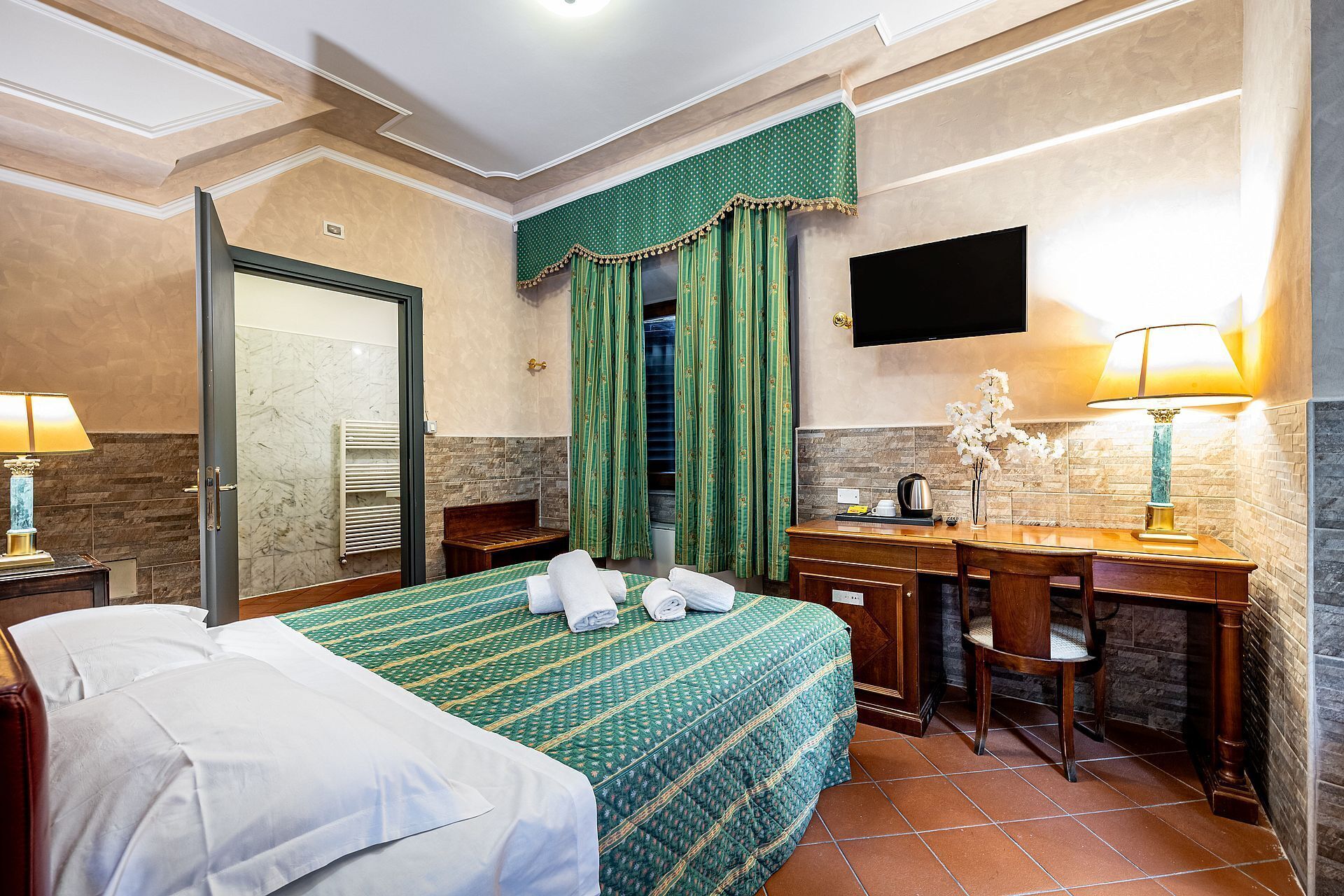 Classic Double Room | Minibar, in-room safe, desk, blackout curtains