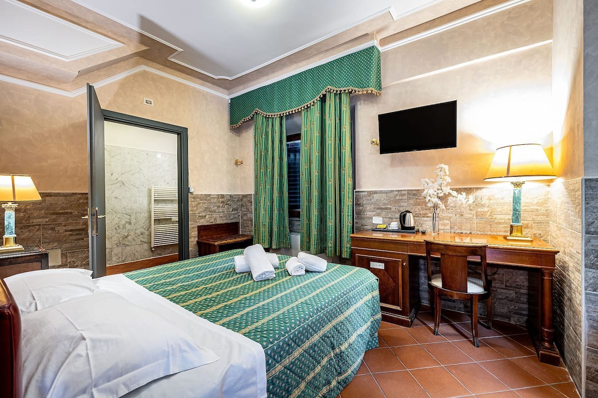 Classic Double Room | Minibar, in-room safe, desk, blackout drapes