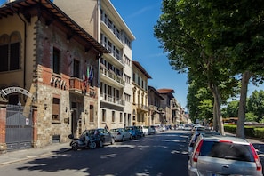 Vista frontal de la propiedad