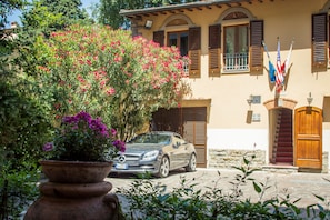 Self-parking (surcharge) 20 per day
