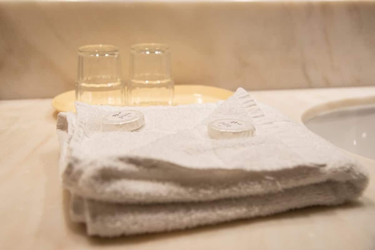 in-room safe, desk, laptop workspace, free wifi