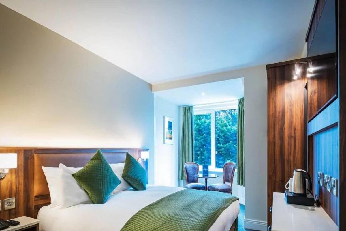 in-room safe, desk, laptop workspace, free wifi