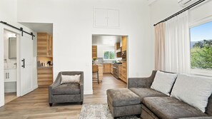 Grand Suite | Living area | 35-inch flat-screen TV with cable channels, TV