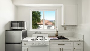 Fridge, coffee/tea maker